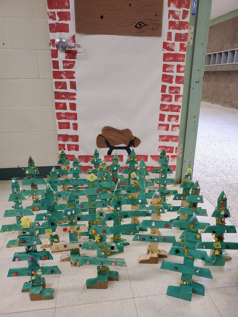 All the trees are decorated and ready to go home! What an awesome day full of winter activities.  #winterwonderland❄ #treedecorating🎄 <a href="/AndrewHunterES/">Andrew Hunter E.S. #scdsbBestKeptSecret</a> <a href="/hockeyfan_1919/">ecarron</a> <a href="/MrsAMacDonald/">Ashley MacDonald</a>