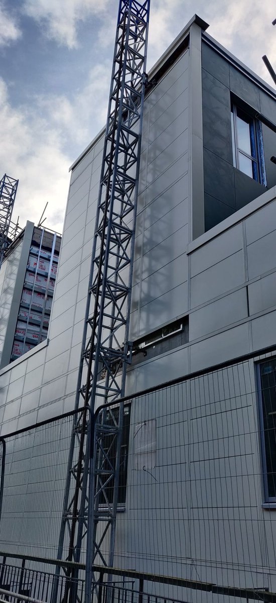 stephenl20151's tweet image. An incredibly difficult elevation to access and work on. #BAMConstructUK  The Centre for Student Life