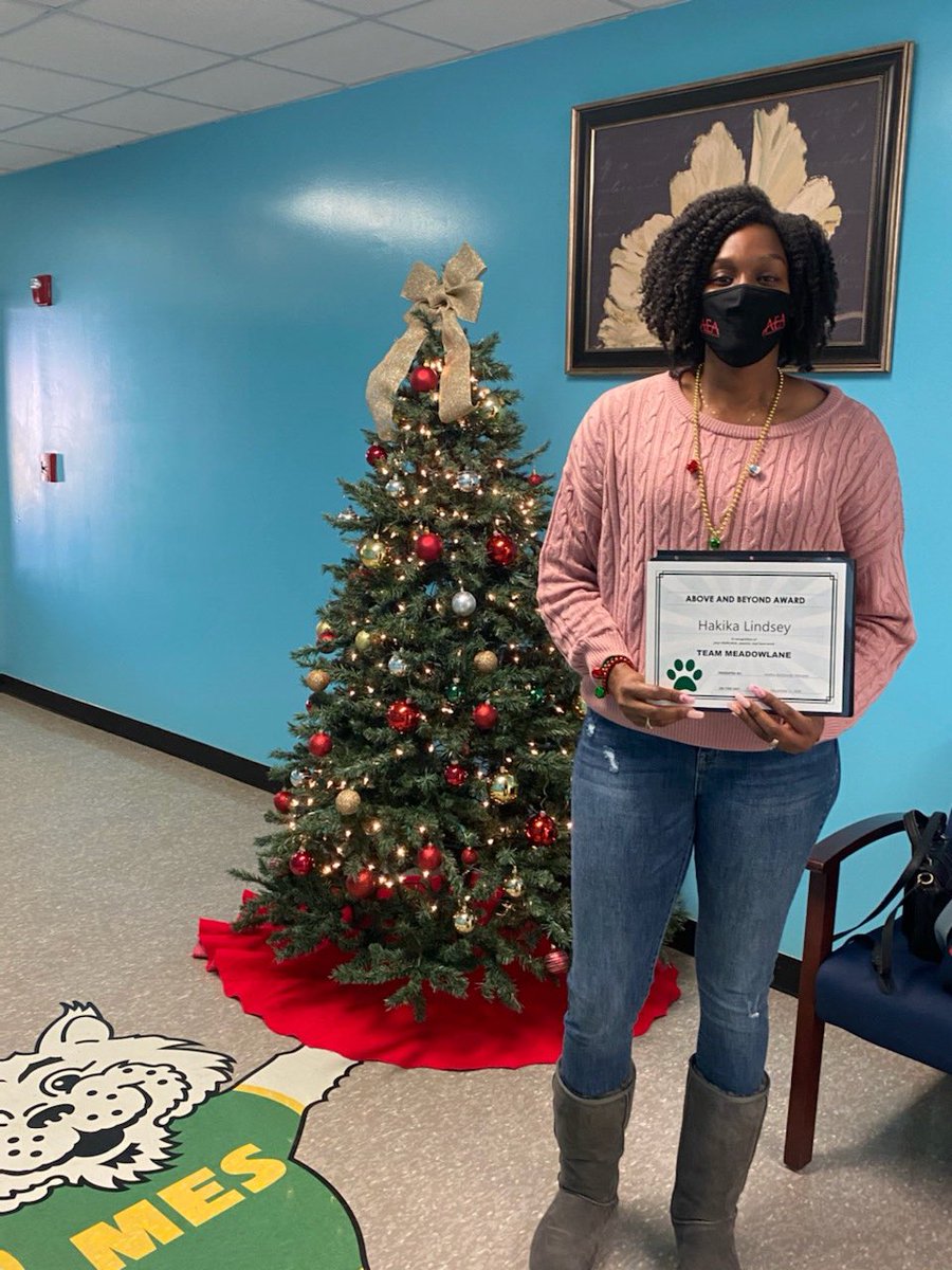 MESwildcats's tweet photo. MES faculty and staff would like to thank PCBOE for the Above and Beyond award!! #sharepcs https://t.co/XNDbdeL0Pj
