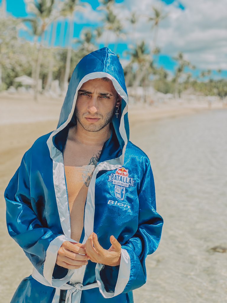 Mago del clash royale vibes.