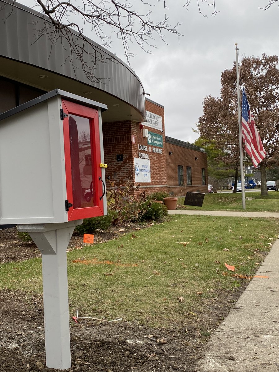A BIG thank you to <a href="/HitzemanKaren/">Karen Hitzeman</a> and the entire Debra Gelfand Children’s Foundation for our new free little library!  Can't wait to see our kiddos and community enjoying it at Henking Elementary School!  THANKS so much!  #WeAreD34   debragelfand.org #HenkingRocks