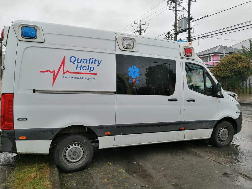 radiochiloe's tweet photo. #Castro: #Samu presenta vehículos de emergencia que prestarán atención de urgencia en la provincia.  Estas ambulancias reemplazarán a las que fueron chocadas la noche de este jueves frente a la Base #Samu de la capital provincial de #Chiloé. https://t.co/AeExp9drr8