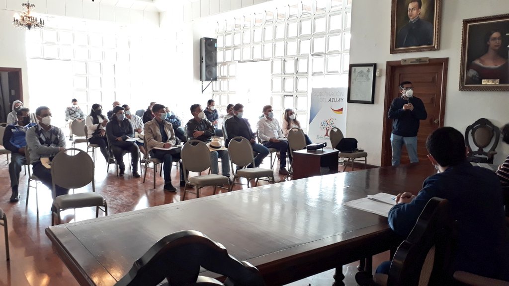 Subz6M's tweet photo. #MTOPInforma: en #Cuenca, con la participación de moradores de varios sectores de la zona sur del cantón, se desarrolla una socialización de los aspectos técnicos del proyecto Corredor Cumbe-Cuenca-Azogues-Biblián. Además, se revisa las etapas del cronograma precontractual. https://t.co/Pa21VXzYpM