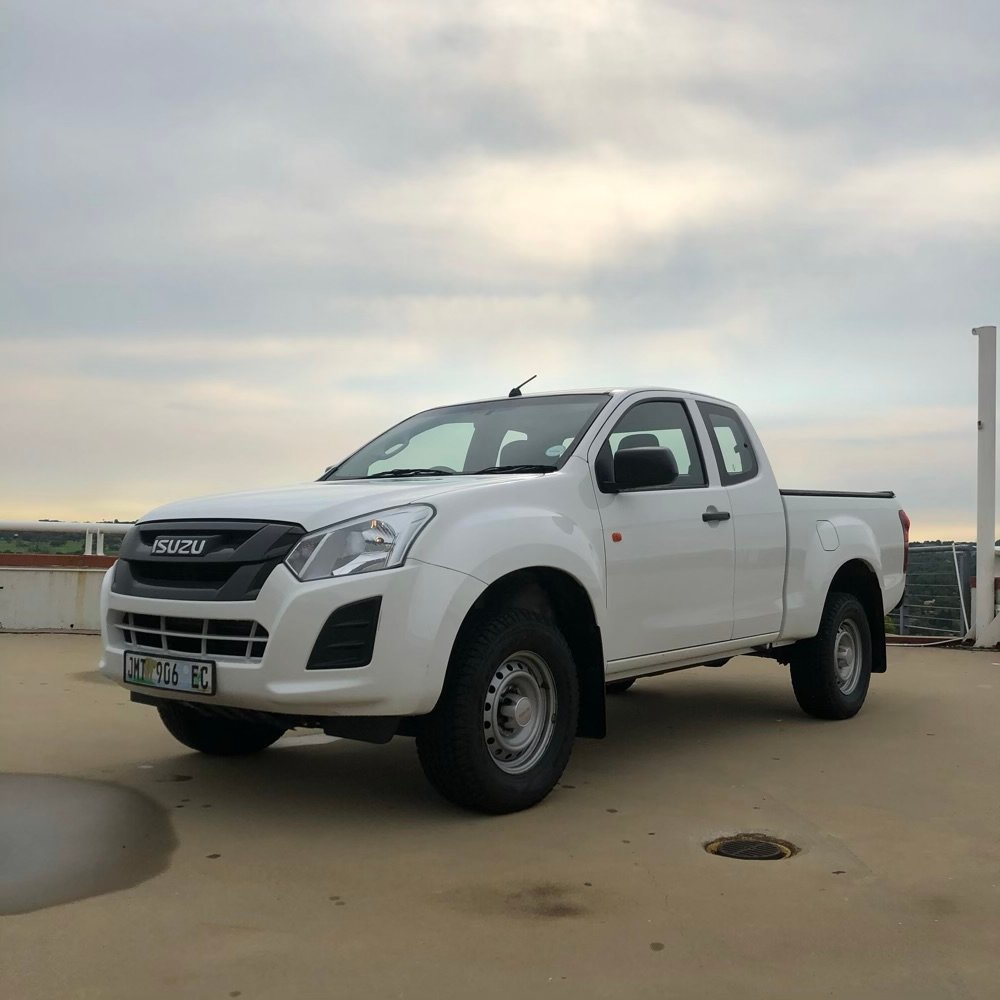SpikeTheCarGuy's tweet photo. Day 5: Doesn't deliver pure driving joy, but the @isuzusa D-MAX 250 is a winning combination: hard worker, decent looker and comfortable daily runner that offers good value.

Isuzu D-MAX 250 Extended Cab Hi-Ride 4X2 Auto R419 600

#isuzu
#dmax
#5DayTest
#EatSleepDriveRepeat https://t.co/Cuabe9gNBa