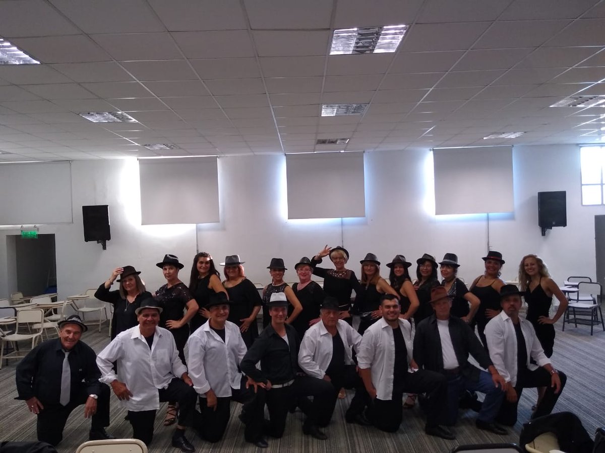Extension_UPE's tweet photo. 11 de diciembre Día Nacional del Tango. 

Lo celebramos compartiendo algunas imágenes de nuestros profes y del hermoso grupo de Tango UPE!

#UPE2020 #Universidad https://t.co/trTI3x443b
