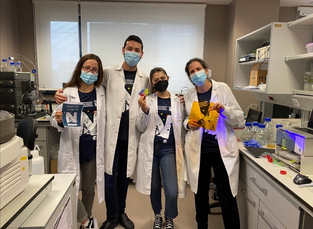 Valgomfe's tweet photo. En el taller "Jugando con las proteínas" estuvimos trabajando con la GFP para enseñarles a l@s jóvenes la importancia de la estructura para que la proteína lleve a cabo su función 🤓
#MSCAnight #NIGHTspain #ERN2020STD https://t.co/0zR797l1JH