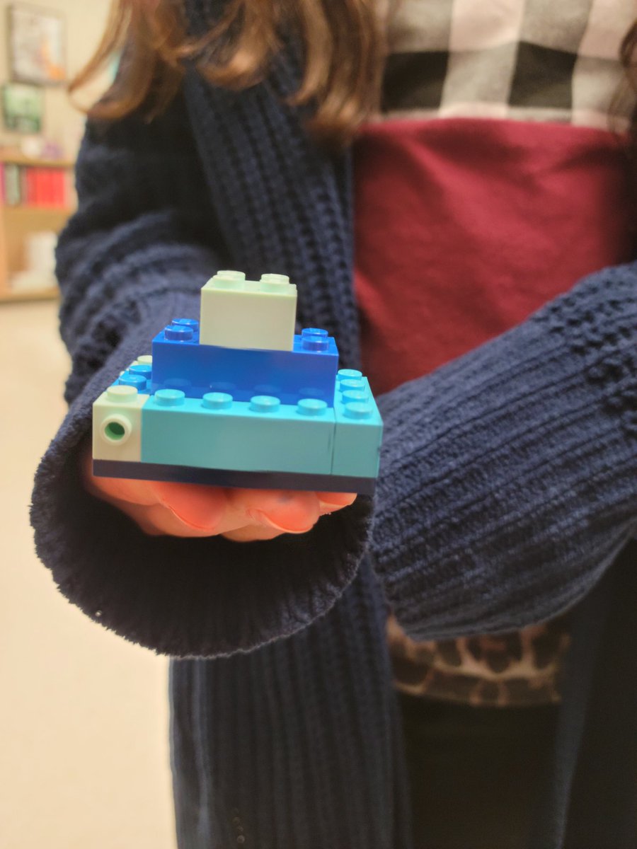 mfoster1704's tweet photo. Cool ornament!! This friend made an igloo ornament for the Lego ornament challenge 2020.@LEGO_Education #BuildtoGive https://t.co/Ks9Ffsyi9Z
