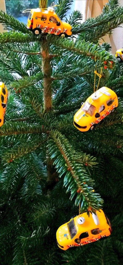 wegenwacht4447's tweet photo. Kerst 2020 over 14 dagen is het zover...Dit is de laatste kans om dit jaar nog deze limited edition glazen kerstbal @wegenwacht in je kerstboom te hangen. Volg RT en maak kans op een van deze 5 kerstballen 
#kerst https://t.co/czFuyy723b