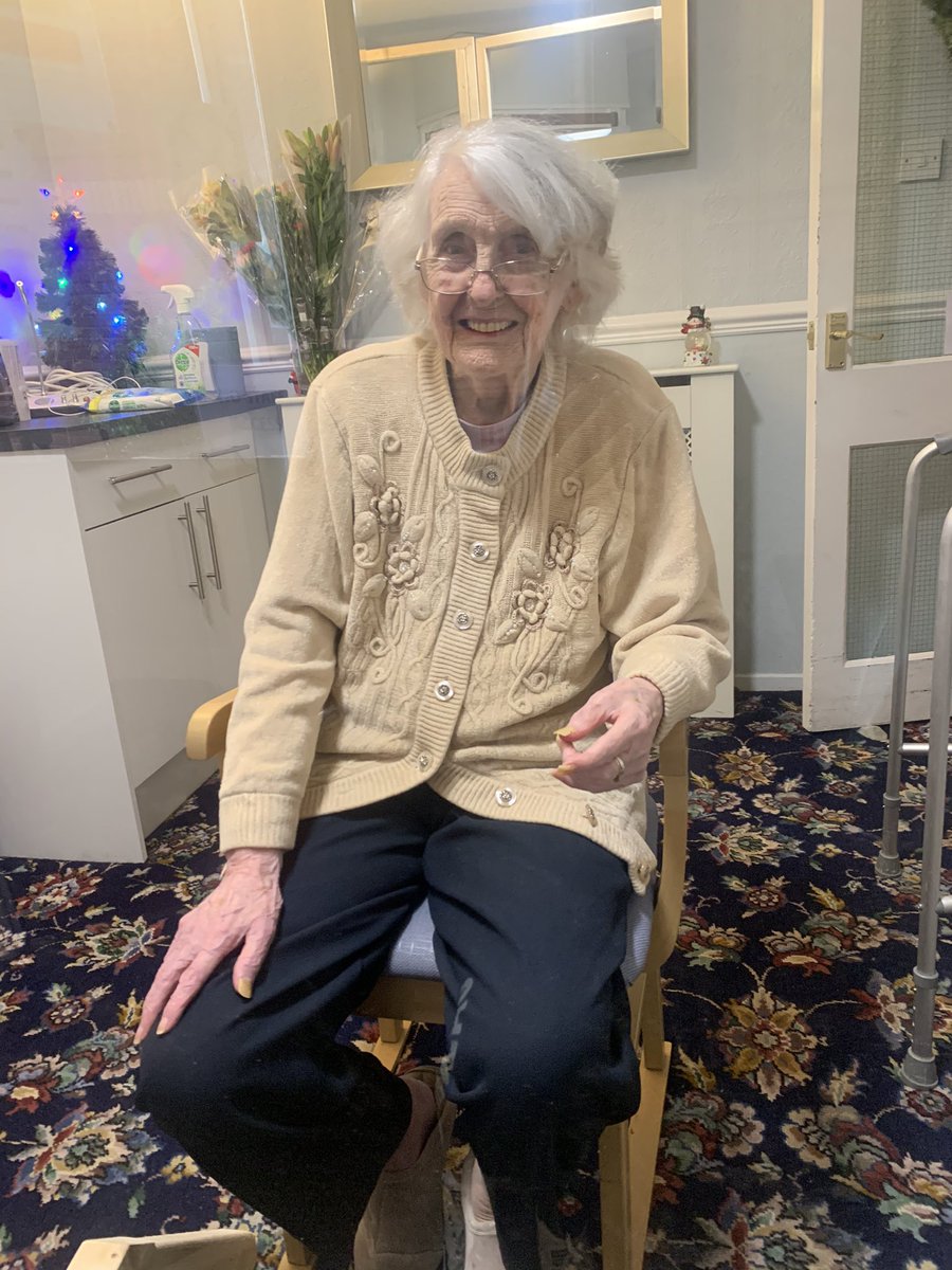 danniconno's tweet photo. 9 MONTHS later and we are FINALLY reunited, her face when I walked in 🥺 amazing 💓💓 https://t.co/gC2k9CvmBf