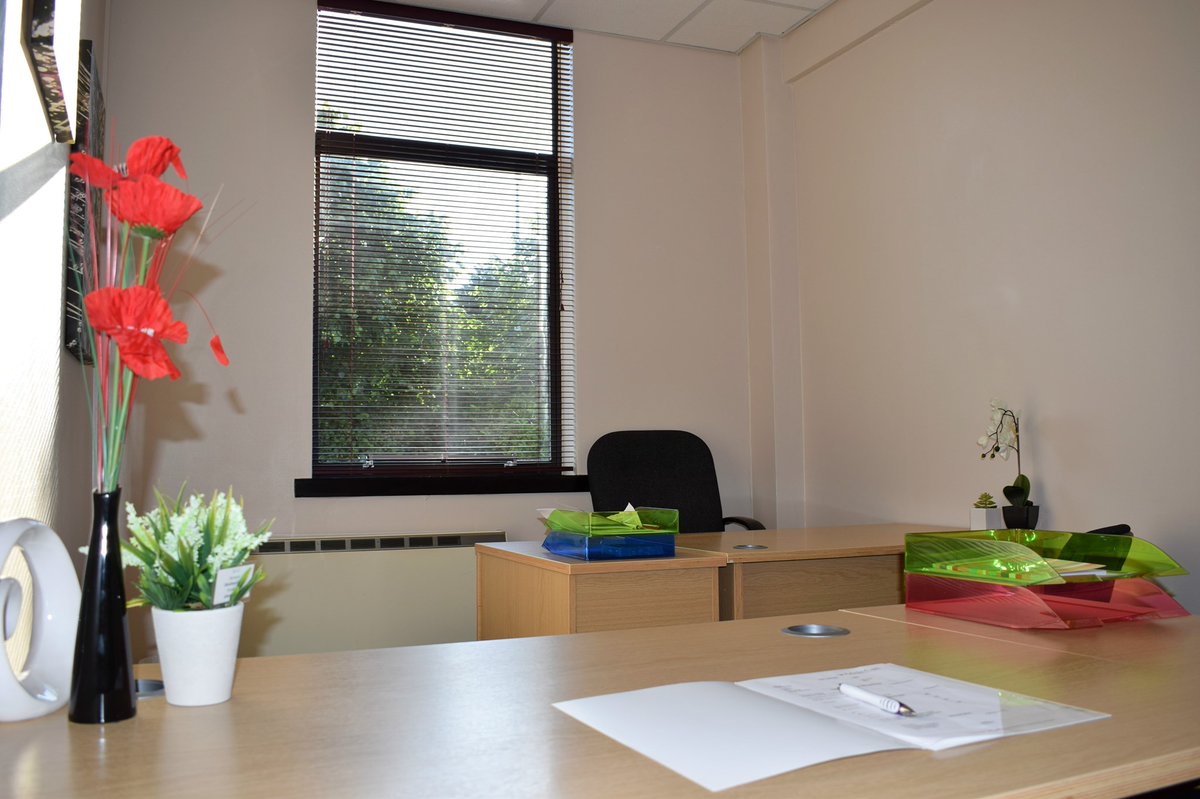 ObsidianOffices's tweet photo. **STARTER OFFICE NOW AVAILABLE**
(SUITABLE FOR UP TO 2 PEOPLE)
Our Starter office is ideal for small start-up businesses and freelancers looking for their own private space to work from. 

Call us today on 01244 394 200 to talk to a member of our team and book a viewing. https://t.co/cdsgnSjtdj