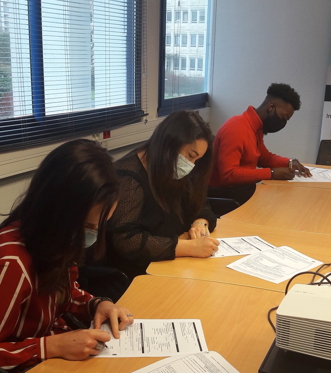 #1jeune1solution 
Visite de Jean-Francis Treffel, préfet de la #Mayenne à l'entreprise Teletech de #Laval pour la signature de 3 contrats initiative emploi avec l'accompagnement de @pole_emploi
✅ favoriser l’emploi durable des jeunes 
👉Plus d'infos : bit.ly/2Wc5jQh