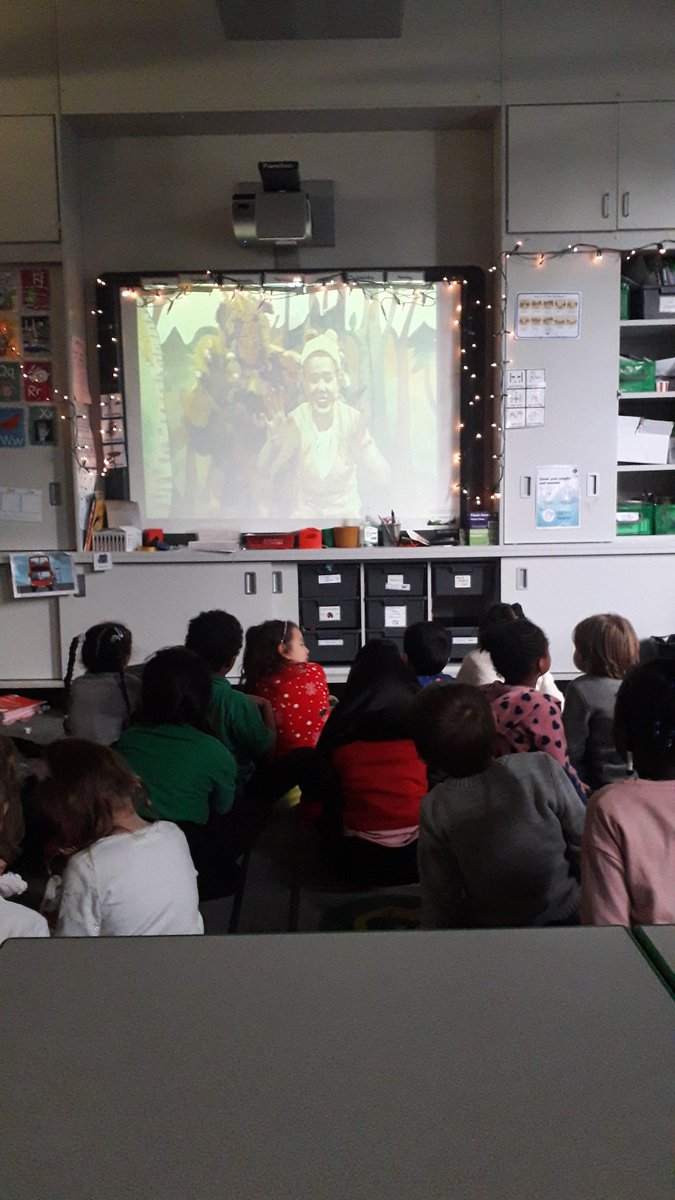 NGPrimary's tweet photo. Pupils @NGPrimary loved watching the live performance of The Gruffalo this afternoon. Thank you so much @TallStoriesLive #11by11 #gruffstream ππ https://t.co/5aYGJT8Lux