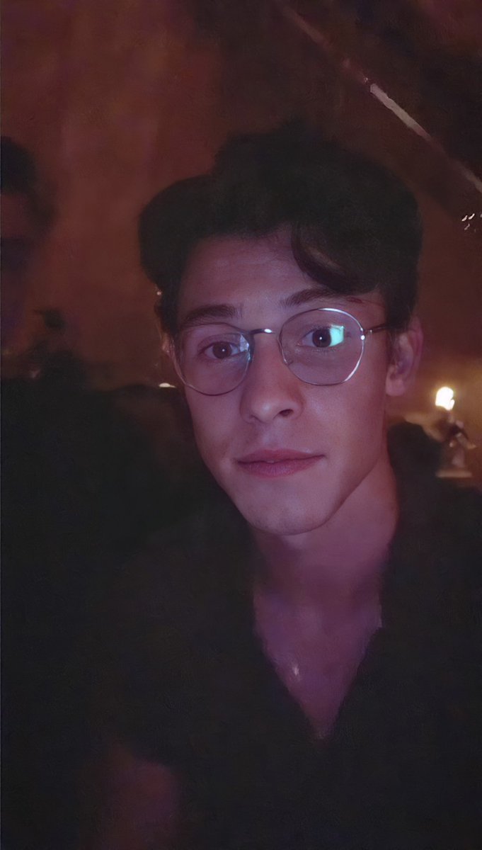 Harry Styles and Shawn Mendes as each other; a thread.