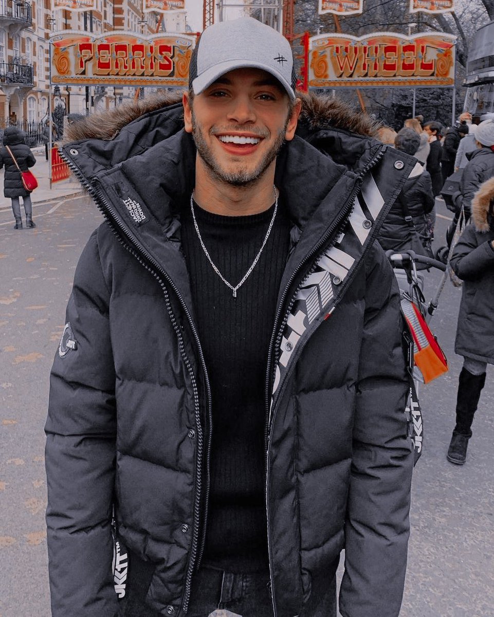 CHARMINGFRAT's tweet image. ⠀       𝗕𝗥𝗔𝗗𝗟𝗘𝗬 𝗠𝗢𝗢𝗥𝗘.

✰ frat president. hazer. asshole. 

✰ versatile switch. kinky. 

✰ nsfw. mature content. 18+ 

✰ gay. ms. mv. can be selective. 
 
⠀        ⠀   𝗟𝗜𝗞𝗘 &amp;amp; 𝗥𝗧.