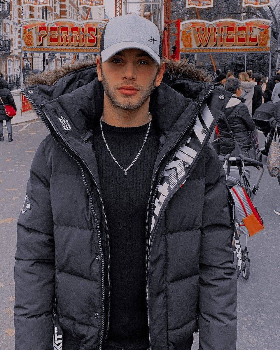 CHARMINGFRAT's tweet image. ⠀       𝗕𝗥𝗔𝗗𝗟𝗘𝗬 𝗠𝗢𝗢𝗥𝗘.

✰ frat president. hazer. asshole. 

✰ versatile switch. kinky. 

✰ nsfw. mature content. 18+ 

✰ gay. ms. mv. can be selective. 
 
⠀        ⠀   𝗟𝗜𝗞𝗘 &amp;amp; 𝗥𝗧.