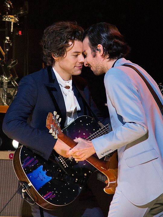 Harry Styles and Shawn Mendes as each other; a thread.