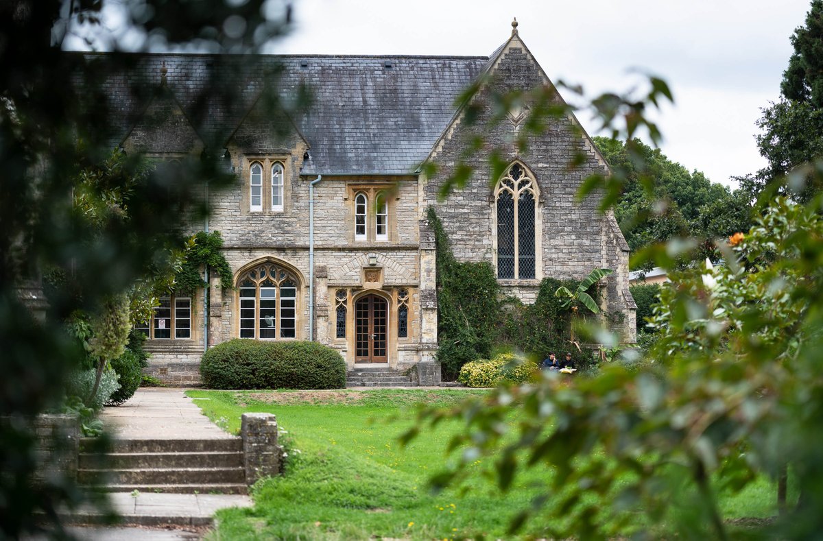 chiuni's tweet photo. 😍| Our campus is so CUTE!

Not that we're biased... 

#chiuni https://t.co/S7Na12WCT3