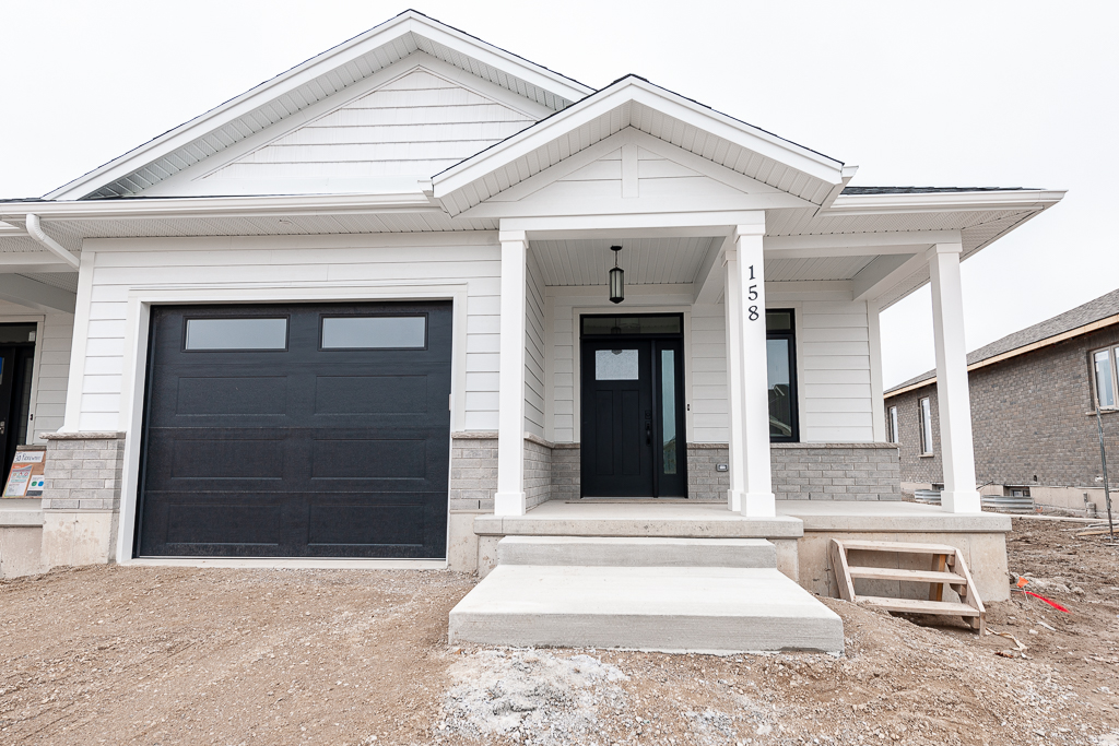 HandCStratford's tweet image. Bickell Built Homes Lifestyle Bungalow Semi, in sought-after Stoneridge development!  Elegance and efficiency are abundant in this classy craftsman style home!
Visit our website for all the details! 

homeandcompany.ca/web/property.p…