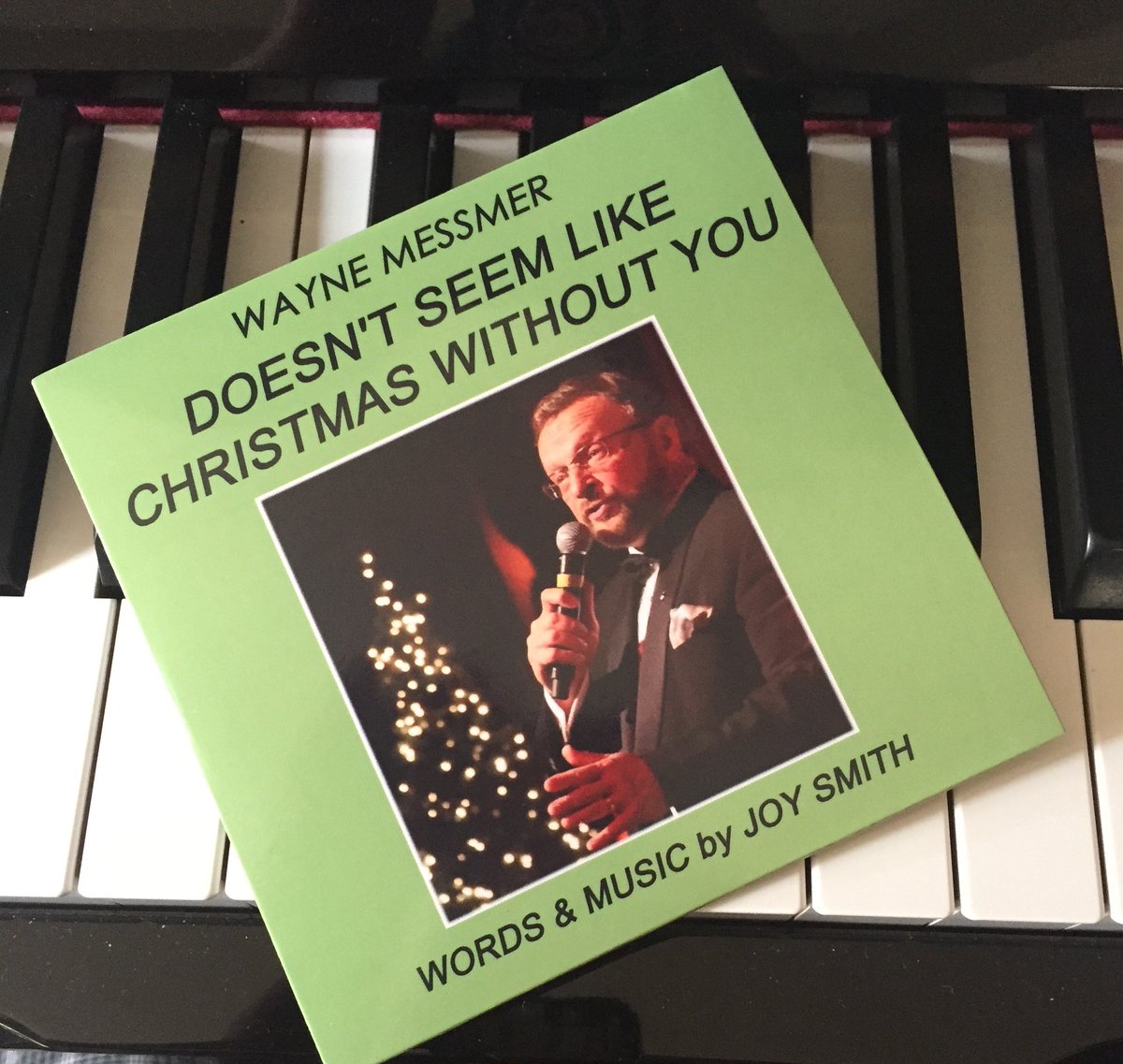 Wayne P. Messmer Ph.D., CSP (@waynemessmer) on Twitter photo Doesn't Seem Like Christmas Without You youtu.be/VHm9SZFyEKM via <a href="/YouTube/">YouTube</a> 
A new Christmas classic!
Wayne Messmer, vocalist
Joy Smith, words & music 
Bobby Schiff, arranger🌲 Doesn't Seem Like Christmas Without You youtu.be/VHm9SZFyEKM via <a href="/YouTube/">YouTube</a> 
A new Christmas classic!
Wayne Messmer, vocalist
Joy Smith, words & music 
Bobby Schiff, arranger🌲