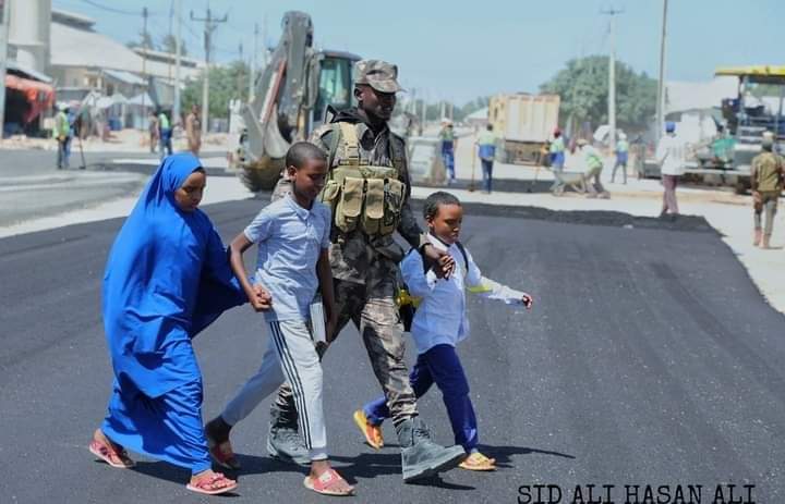 IssackAdan12's tweet image. Defending the nation and helping the vulnerable are dual calling for Somali Soldiers. #Congratulations

Ciidanka Xooga marka mushahar ficaan lasiyo wajibkoda way gutaan.