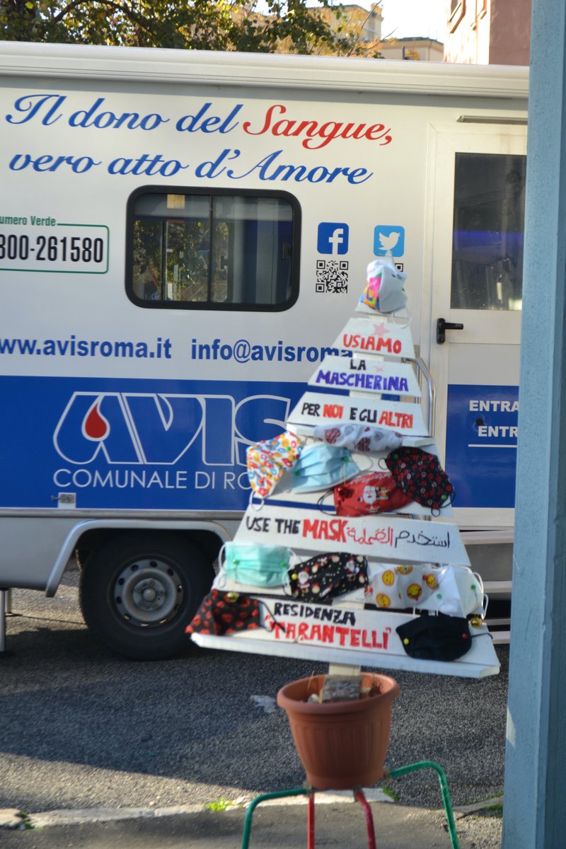 RegioneLazio's tweet photo. Oggi il Presidente di Lazio DiSCo Pontillo, il membro del CdA Carbonello, dipendenti dell’Ente e moltissimi studenti della residenza universitaria Tarantelli hanno donato il sangue per dare il proprio contributo a chi sta combattendo la battaglia contro il #COVID19. https://t.co/01xLUlZ0e9