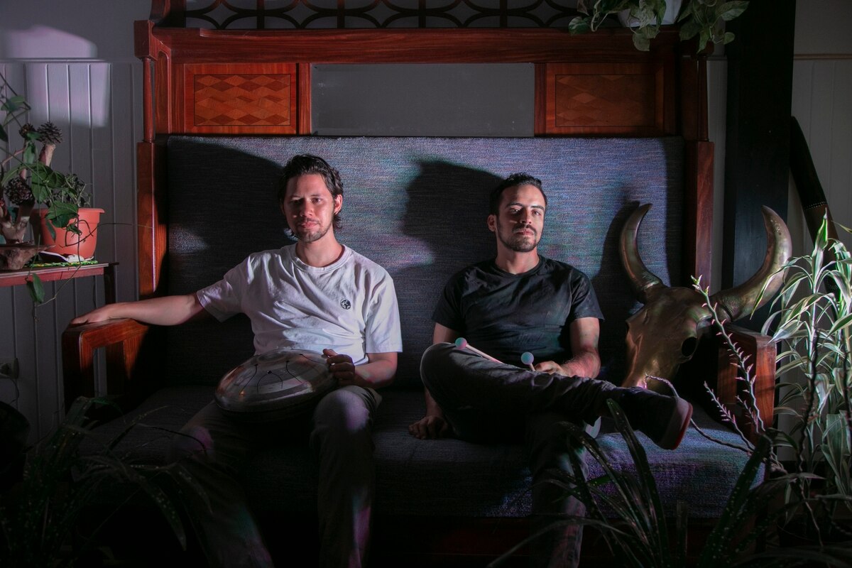 perfilcr's tweet photo. El dúo musical Reserva Fantasma estrena su tercer sencillo ‘Adónde Está': Los músicos Andrés Saborío y Miles Karp presentan el nuevo tema, que se caracteriza por una fuerte influencia de ritmos latinos, sin dejar de lado su particular mezcla con sonidos… https://t.co/OJkxf04Kdf https://t.co/Kqrxht5RIb