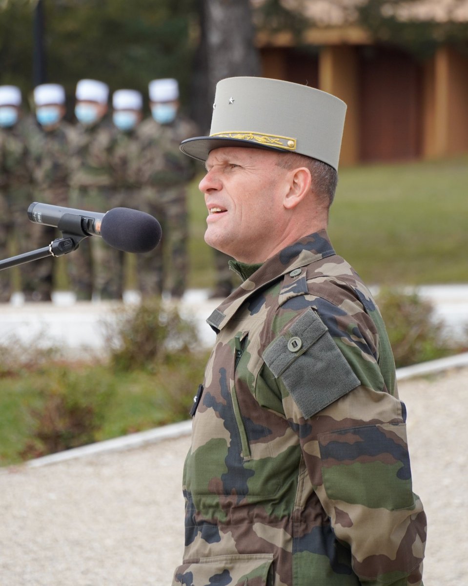 CDC_2eREG's tweet image. Adresse à la troupe. Inauguration de la salle d'honneur. Visite des lieux de vie du légionnaire. Le Père #LégionEtrangère en visite de Noël au #2REG. En famille !