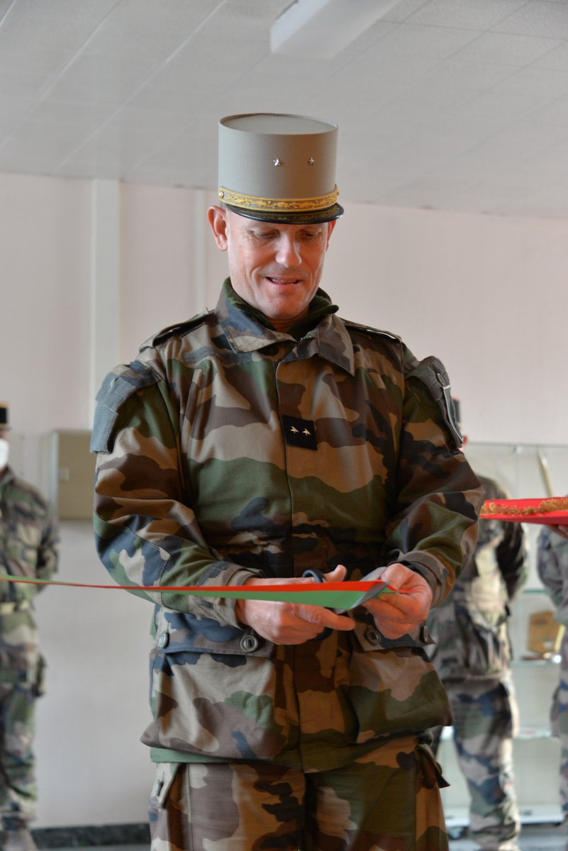 CDC_2eREG's tweet image. Adresse à la troupe. Inauguration de la salle d'honneur. Visite des lieux de vie du légionnaire. Le Père #LégionEtrangère en visite de Noël au #2REG. En famille !