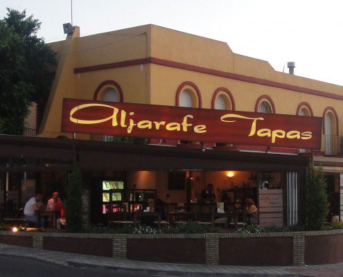 Mañana sábado arrancamos con más ganas que nunca ALJARAFE TAPAS. Ven y disfruta de nuestras especialidades en carnes a la piedra, nuestras tapas de siempre y algunas novedades sin gluten que no podéis dejar de probar.
Aparcamiento gratuito. Tlfno reserva 629.991.629