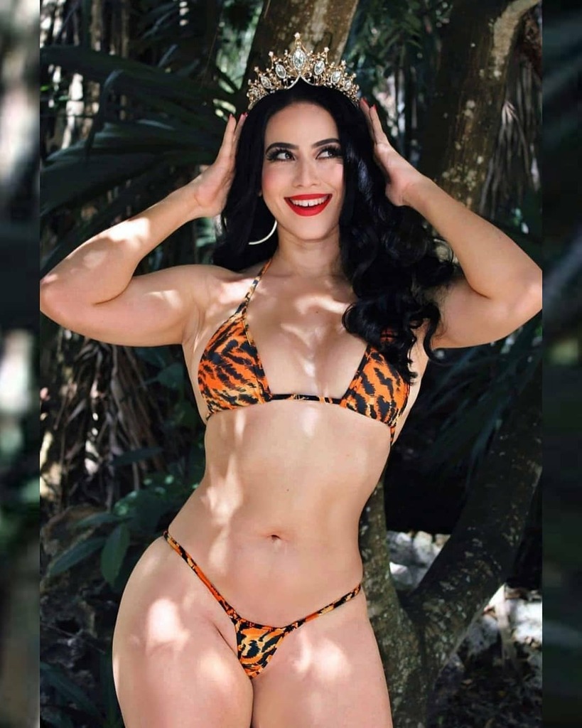 CPinups's tweet photo. Happy Birthday to the amazing @rebeldollpinup
β’ β’ β’ β’ β’ β’
Queen of the Jungle π
#BirthdayQueen #FlirtyTwo #tigerprint #tiger #bikini #bikinibabe #beautiful #Belize #model #pinup #pinupmodel #queen https://t.co/Zlo5EgeE26 https://t.co/97soXXU1lv