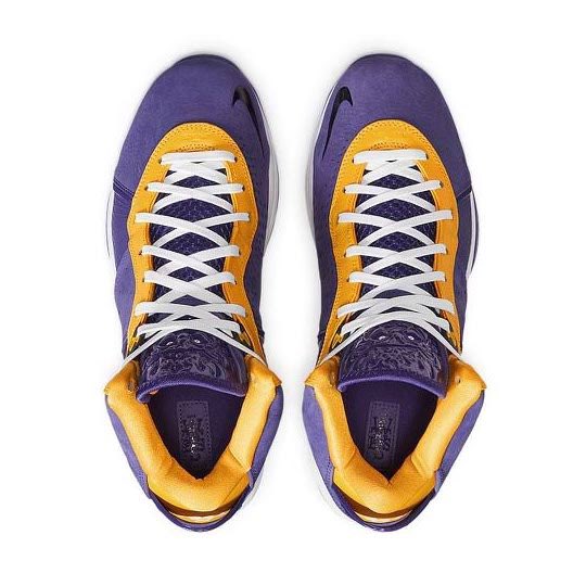 nicekicks's tweet image. The Nike LeBron 8 is back in the full “Lakers” fit. 🟣🟡