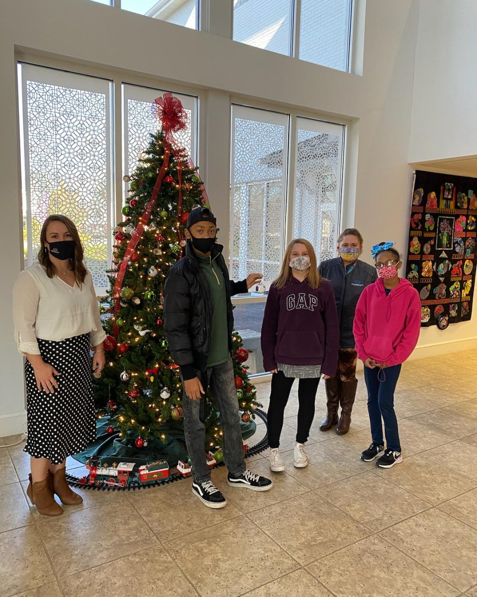 The Boys and Girls Club donated handmade ornaments for the Piedmont Arts Christmas Tree this year! 

Pictured is Piedmont Arts Education Coordinator Sarah Short with club members Caden Henderson, Alyana Hairston, Carrie Hudson and Boys and Girls Club Leader, Marlena Jessee.