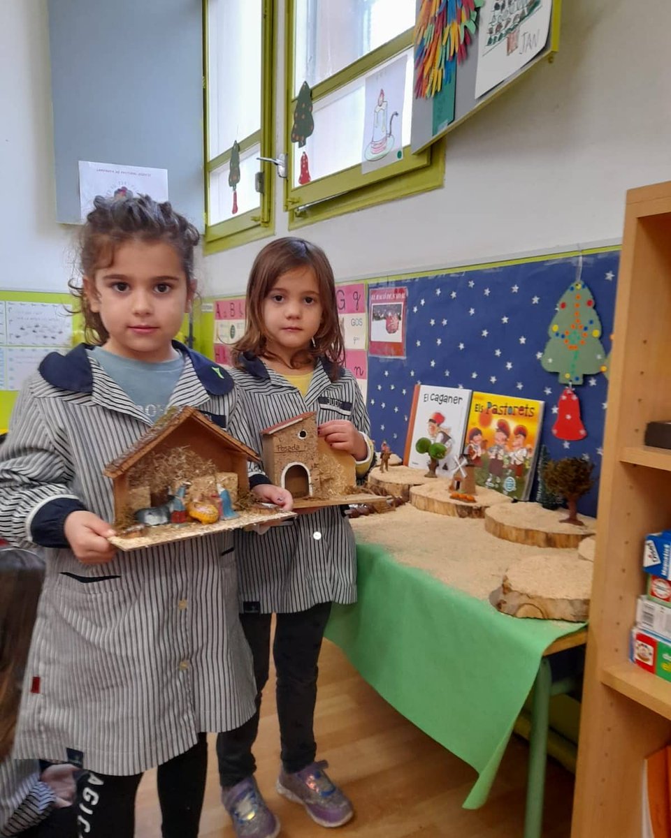 epiasabadell's tweet photo. LES FIGURES OMPLEN EL PESSEBRE!
A P5A també hem fet el pessebre amb casetes, figuretes, arbres, camells,... Tots i totes hem contribuït a fer-lo bonic. N'estem orgullosos i orgulloses.
#P5PIASABADELL
#INFANTILPIASABADELL https://t.co/NRkGuBauLE