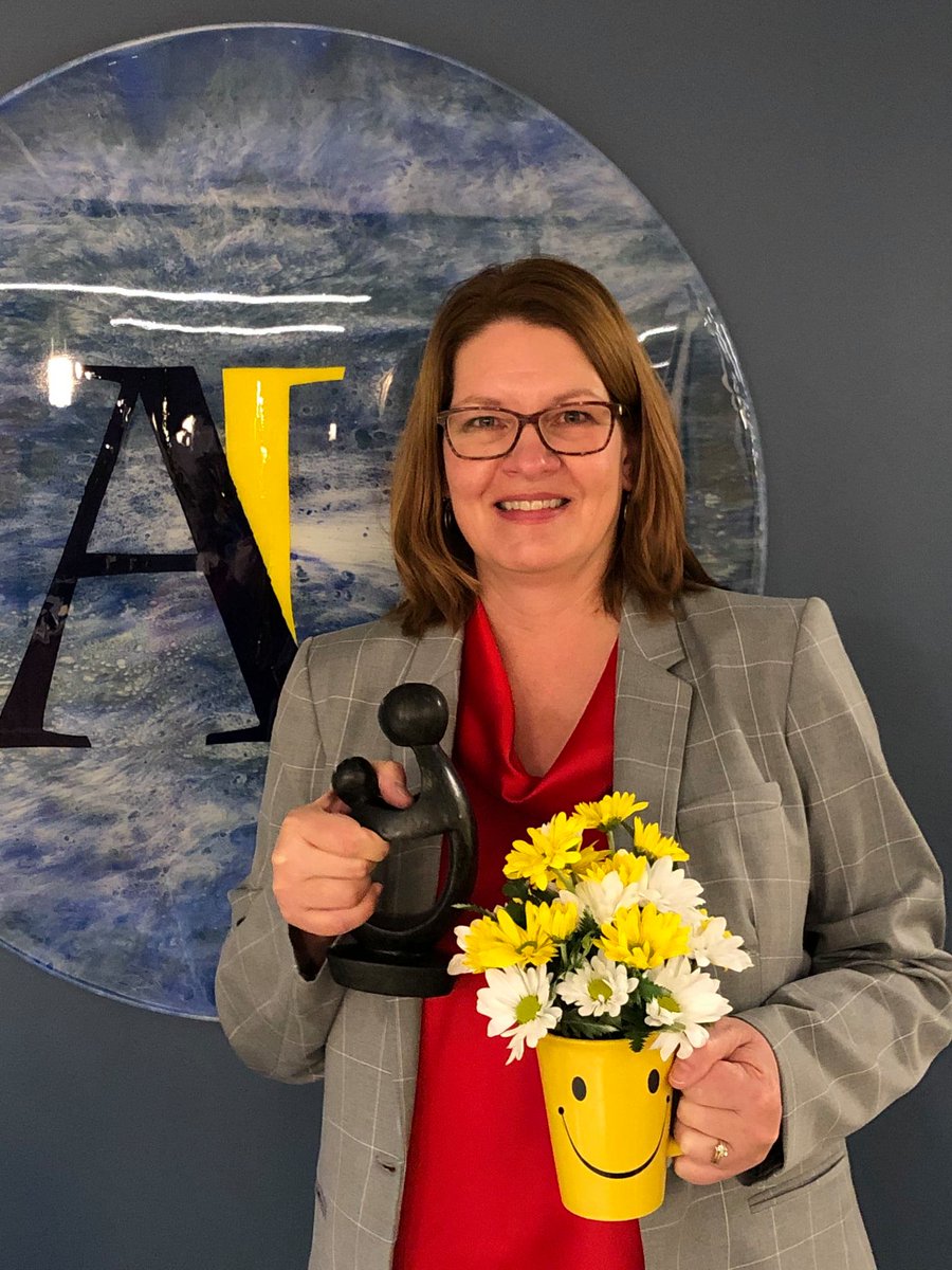 Dr. Lynn White was recently awarded the DAISY Award for Extraordinary Nursing Faculty! Lynn embodies the AU Advantage-she is an amazing leader, mentor, colleague and teacher who helps us to put our best foot forward for our students, the profession, and for Augustana. #Daisynurse