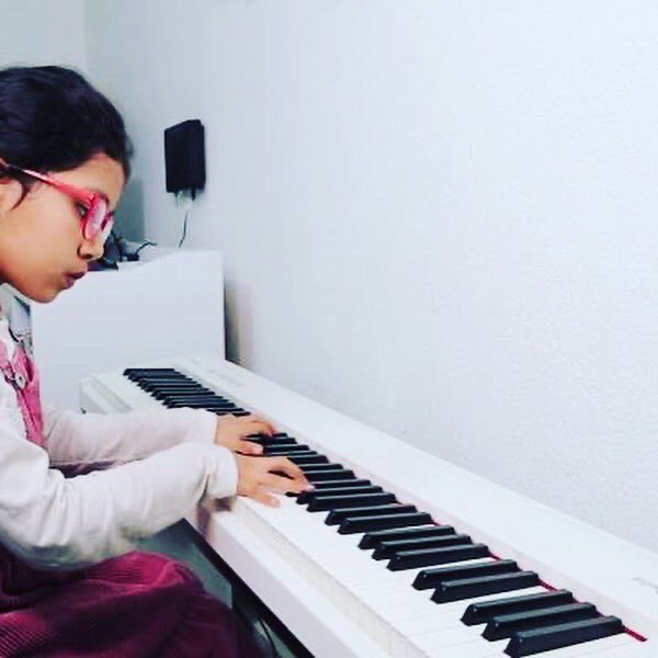 ElindependienCo's tweet photo. #NiñaPianista #Tunja | 🌐 Con tan solo 8 años Carla Rodríguez niña prodigio del piano a nivel mundial es orgullo Boyacense y Colombiano. 

A su corta edad ya ha logrado debutar en los grandes escenarios de la música Clásica mundial y representa con orgullo su ciudad natal Tunja. https://t.co/Uq1TPVlGEQ