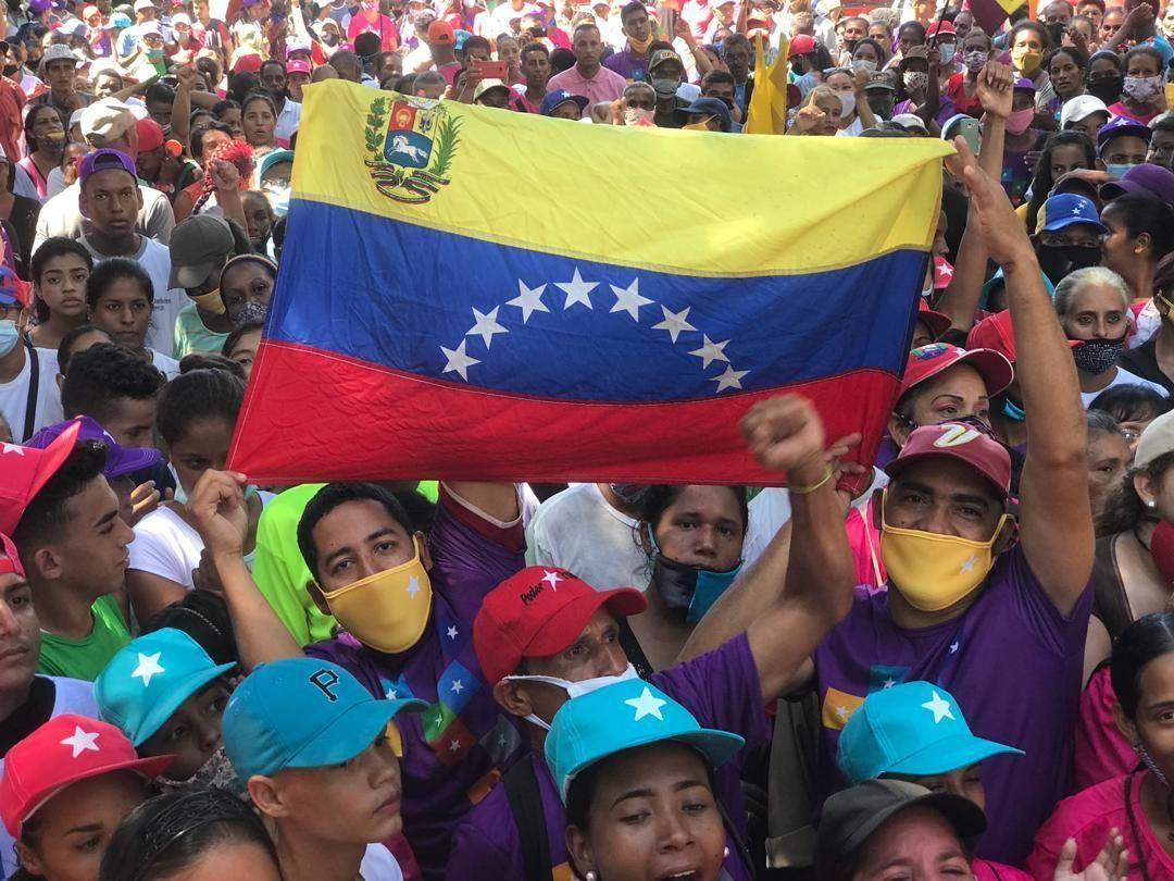 #TriunfoLaPaz 
Amamos a Venezuela con todo nuestro corazón.!🇻🇪🤗♥️
@Mippcivzla @NicolasMaduro @dcabellor @jorgerpsuv @jaarreaza @CarnetDLaPatria @VTVcanal8 @PartidoPSUV @MSomosVen @AndrenaArcaya1 @gestionperfecta