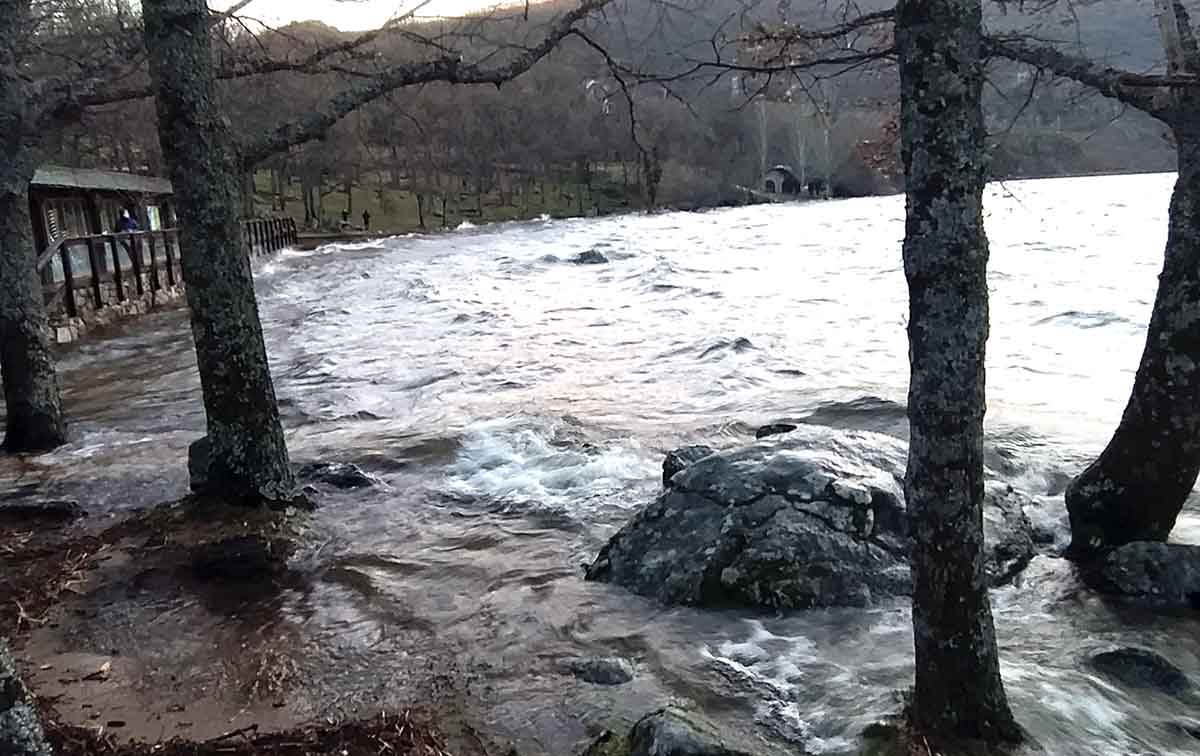 El deshielo deja estampas impactantes en Sanabria
<a href="/conocesanabria/">Descubre Sanabria</a> <a href="/rincondsanabria/">Rincon de Sanabria</a> <a href="/TurSanabria/">Turismo en Sanabria</a> 
zamora3punto0.com/el-deshielo-de…