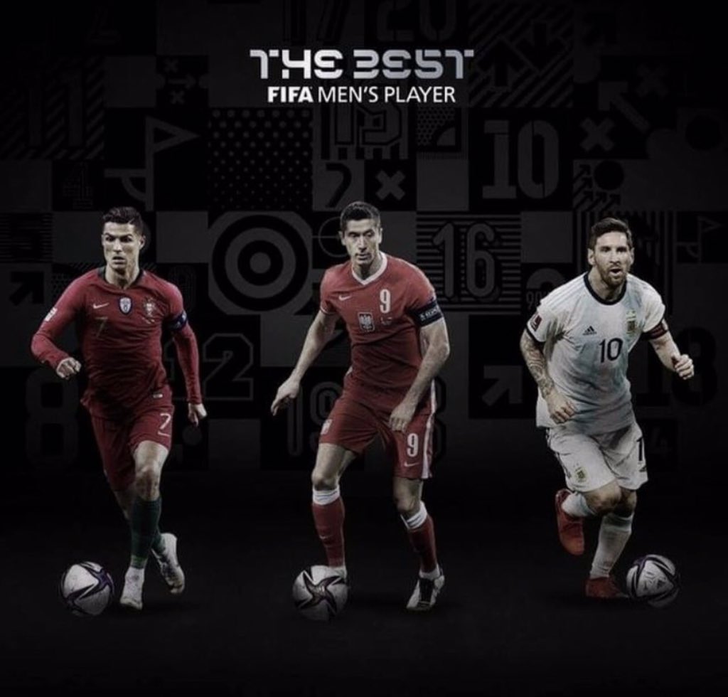 Msquefutbol2's tweet photo. La fifa dio a conocer los 3 finalistas al premio the best 2020. Lionel Messi, Cristiano Ronaldo y Robert Lewandowski. En nuestra opinión personal el favorito es el Polaco y había varios futbolistas por encima de CR7 y de Leo este año. Qué opinan ustedes?
#thebest https://t.co/YguEvzYLRJ