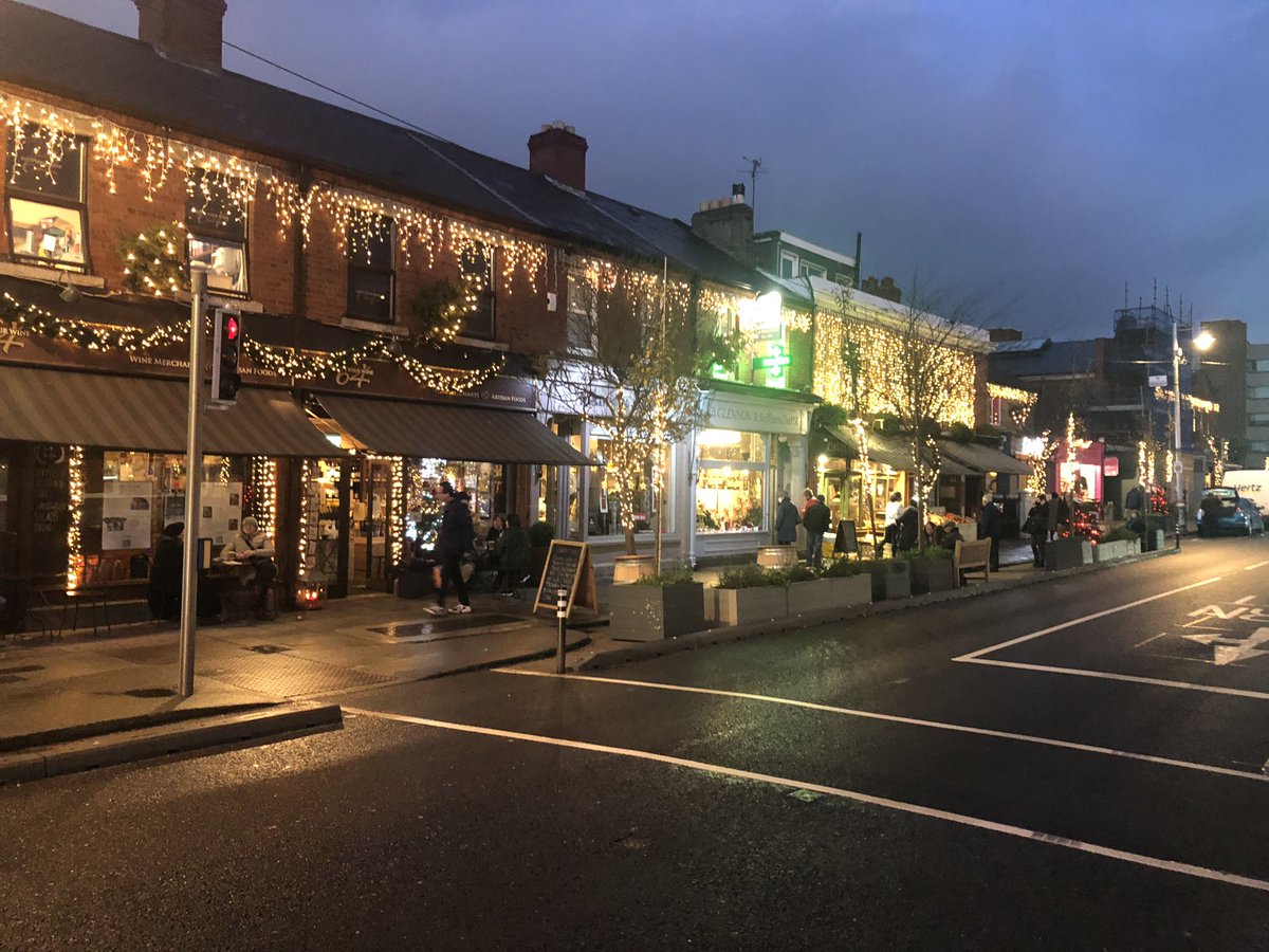 robertburns73's tweet image. All lit up &amp;amp; festive in #Glasthule, #Sandycove &amp;amp; #Dalkey 🎅 

#SupportLocal #Liveability #dlrcc