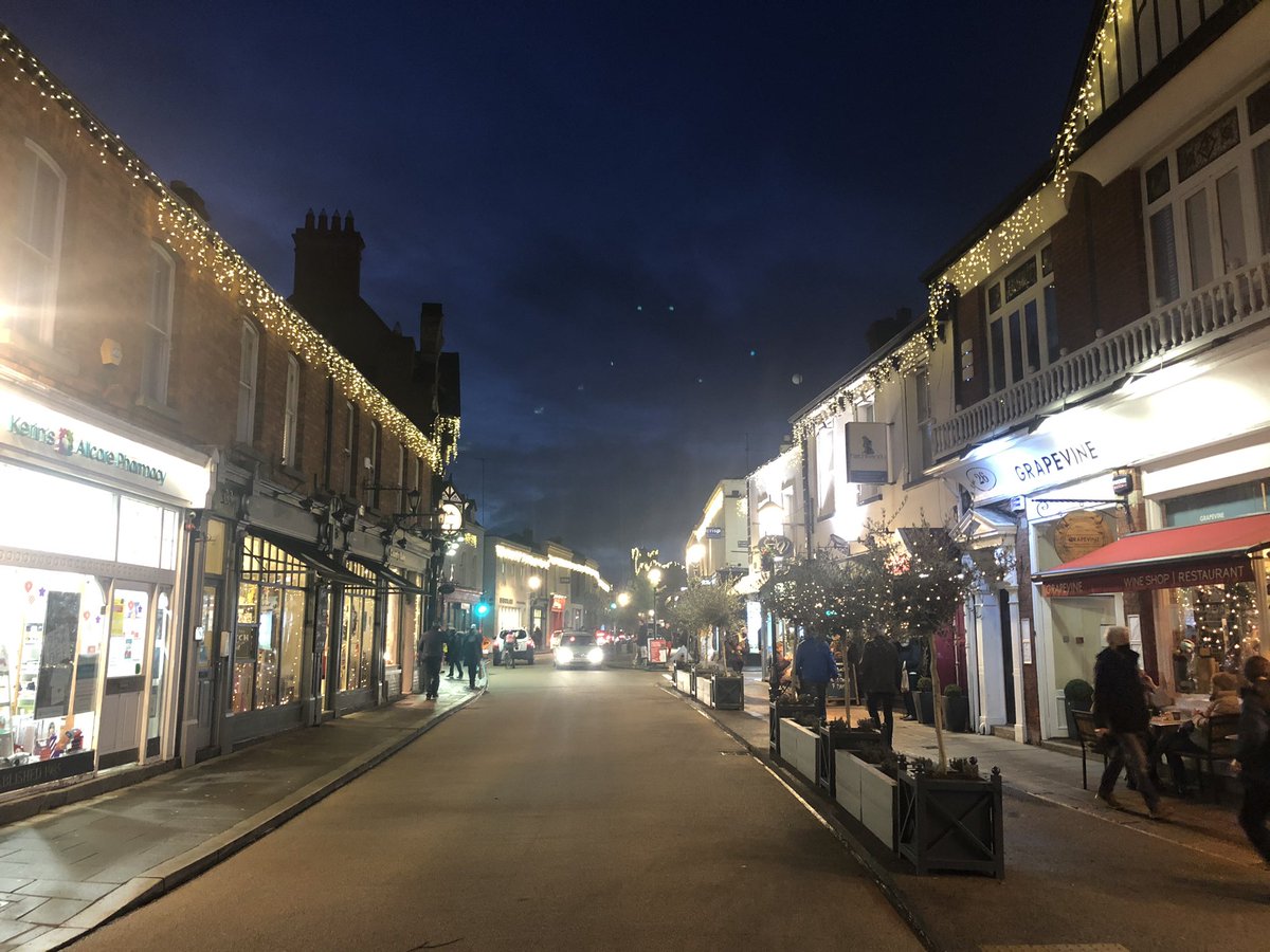 robertburns73's tweet image. All lit up &amp;amp; festive in #Glasthule, #Sandycove &amp;amp; #Dalkey 🎅 

#SupportLocal #Liveability #dlrcc