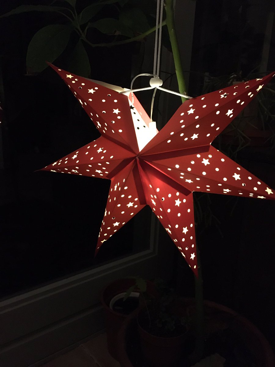 maaheuve's tweet photo. @PostcodeLoterij mogen er dit jaar mogen wegens Corona maar zes stralen tegelijk aan de kerstster...?? https://t.co/g1JnXITfB0