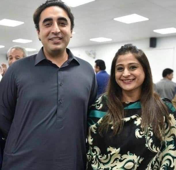 AliBhat47481283's tweet photo. پی پی پی سندھ کے صدر نثار احمد کھوڑو کی صاحبزادی ایم پی ای ندا کھوڑو نے اپنی پارٹی کے چیئرمین جناب بلاول بھٹو زرداری صاحب کے حکم کو لبیک کرتے ہوئے اپنا استعفا بلاول ہائوس کراچی میں جماع کرا دیا۔پاکستان پیپلز پارٹی اس نااہل حکومت کو شکست دیکر رہیگی۔ @BBhuttoZardari @KhuhroNida https://t.co/QbYAQgOHPD