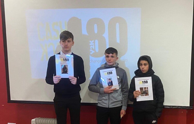 Congratulations 🎉 to the pupils from @BeeslackHigh for completing our @CashBackScot 180 programme.👏👏👏
Thank you to @TheLinesBetweet for attending the presentation and joining us in celebrating the achievements of the young people. #youthworkchangeslives #tacklinginequality