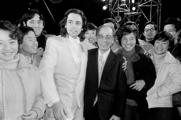 Here are some pics of Jarre and his fans after his Beijing concerts. https://www.gettyimages.co.uk/photos/jean-michel-jarre-concert-in-beijing?phrase=jean%20michel%20jarre%20concert%20in%20beijing&sort=best