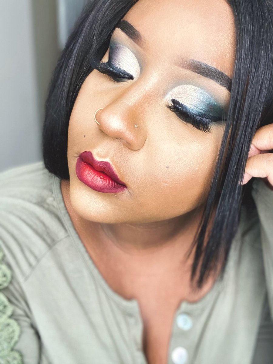 A little sultry holiday glam🎄
Products used: details on insta🖤
<a href="/MorpheBrushes/">Morphe</a> 
<a href="/LOrealParisUSA/">L'Oréal Paris USA</a> 
<a href="/elfcosmetics/">e.l.f. Cosmetics</a> 
<a href="/tartecosmetics/">tarte cosmetics</a> 
<a href="/BECCAcosmetics/">BECCA Cosmetics ®</a> 
#undiscovered_muas #cutcrease #makeupinspo #morphebrushes #morphebabe   #eyeshadow #makeupideas #tiktok #influencer #influencers