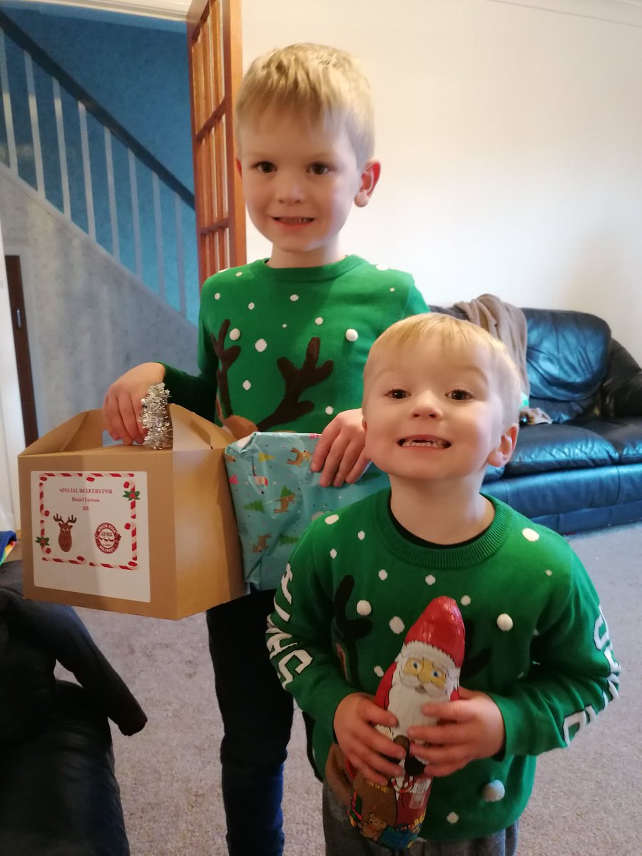 L90Steph's tweet photo. 2 happy boys home tonight after Christmas fun day at school &amp; Santa's visit to the school/nursery last night. Massive well done &amp; thank you to @CapshardPS @CapshardN for really making sure the kids still have a great Christmas time after what's been such a hard year for them 🎄🎅 https://t.co/k09R4SQ0wJ
