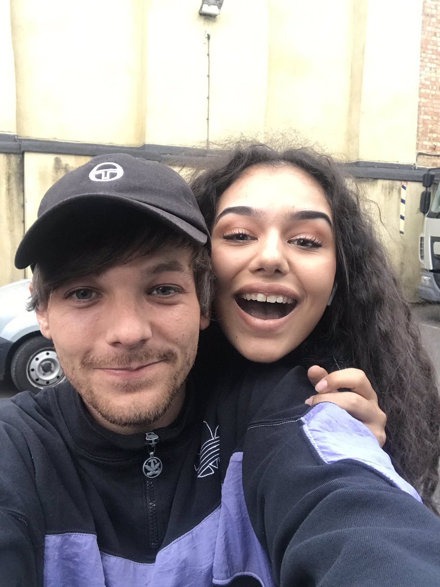 louis tomlinson and calum hood as each other: a thread