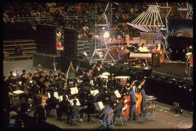 He also performed a re-arrangement of the Chinese song the "Fisherman's Chant at Dusk" with the Beijing City Symphonic Orchestra.