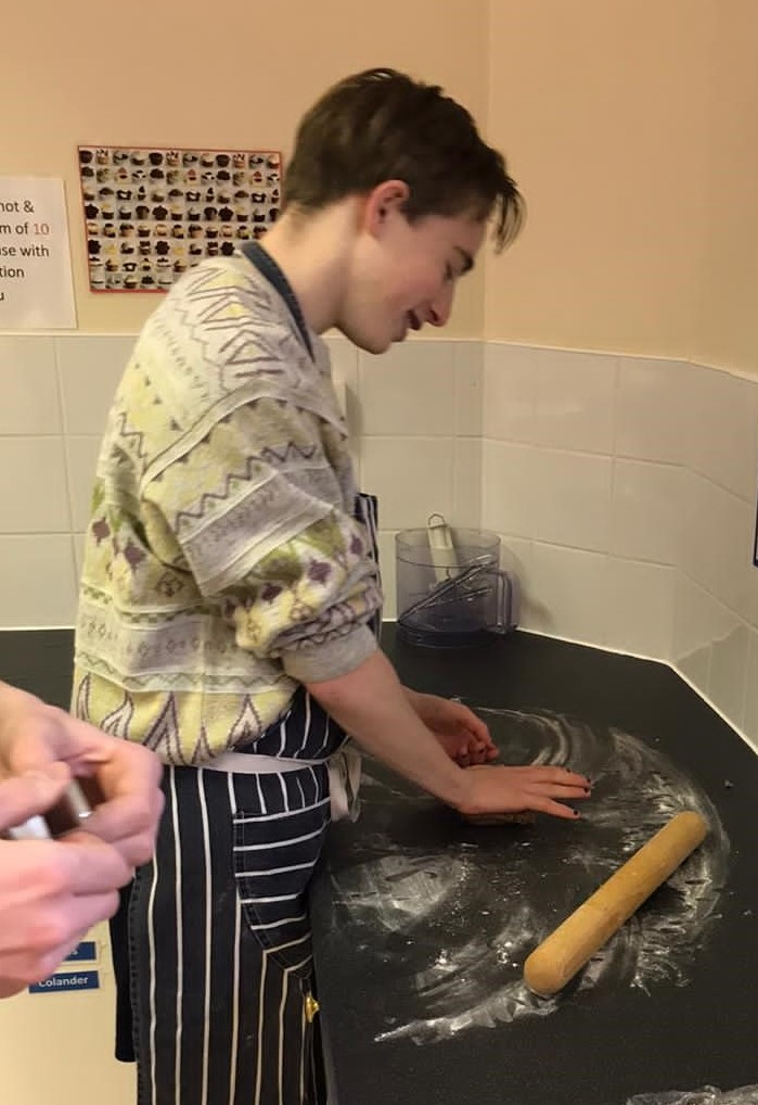 Christmas fun 🎄for Y11 German students <a href="/FrenshamHeights/">Frensham Heights</a> getting crafty in the kitchen. Baking traditional Lebkuchen biscuits, decorating &amp; enjoying the delicious treats! Sehr lecker! #lovelanguages #Germany 🇩🇪#bakeoff