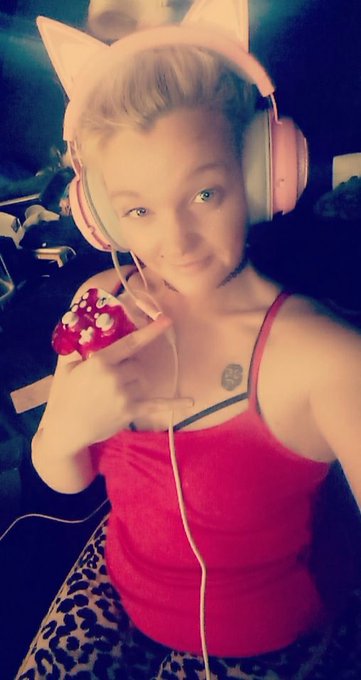 Buy me #Cyberpunk2077 CashApp $WhitRyderXXX
And find me on #XboxLive 
#Gamertag Wh1t Ryd3r
#RazerKrakenKitty